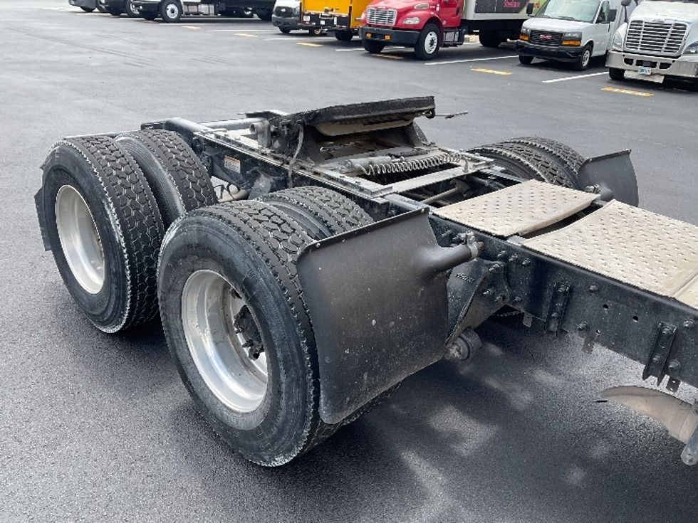 Day Cab Tractor-Heavy Duty Tractors-Freightliner-2019-Cascadia 11364ST-Tampa-FL-461,986\n\t\tmiles-$ 33,250 - Image 18