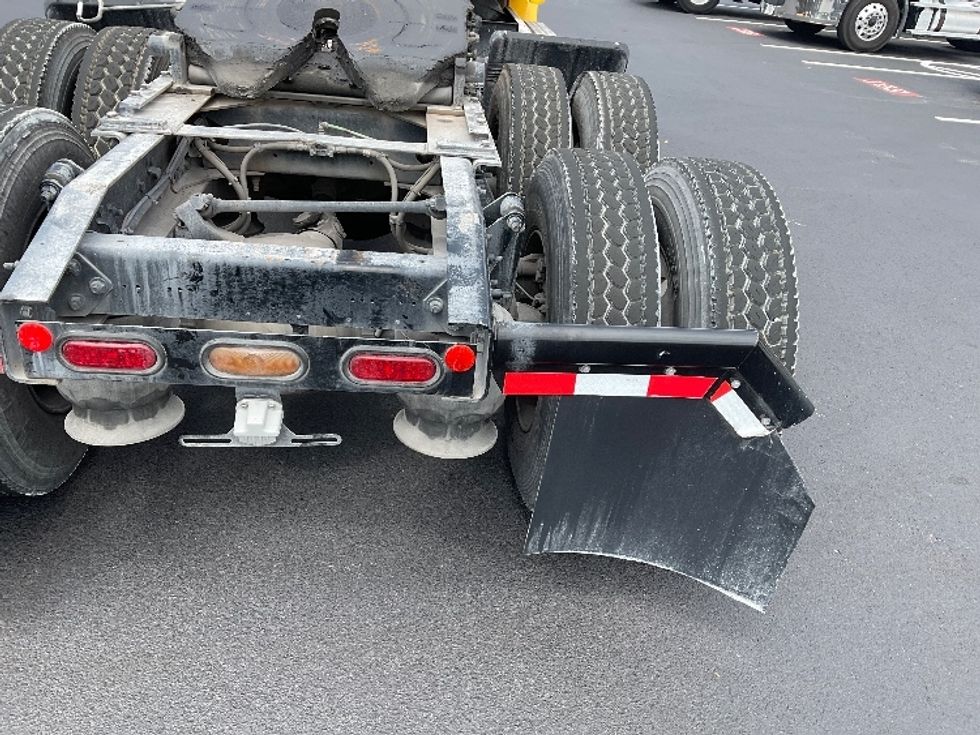 Day Cab Tractor-Heavy Duty Tractors-Freightliner-2019-Cascadia 11364ST-Tampa-FL-461,986\n\t\tmiles-$ 33,250 - Image 24