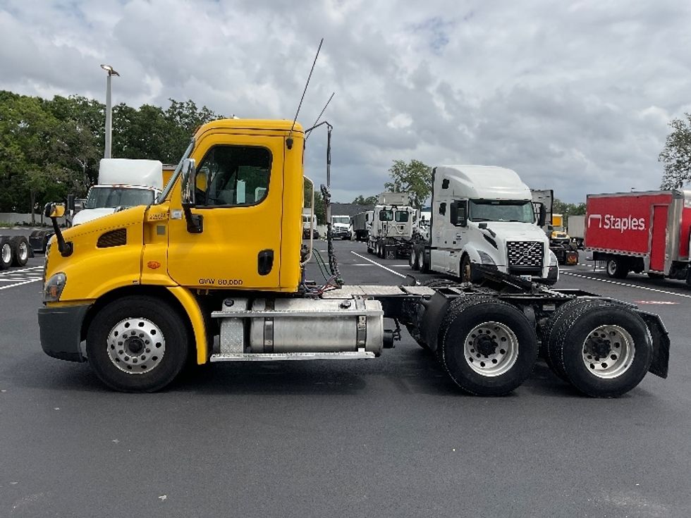 Day Cab Tractor-Heavy Duty Tractors-Freightliner-2019-Cascadia 11364ST-Tampa-FL-461,986\n\t\tmiles-$ 33,250 - Image 4