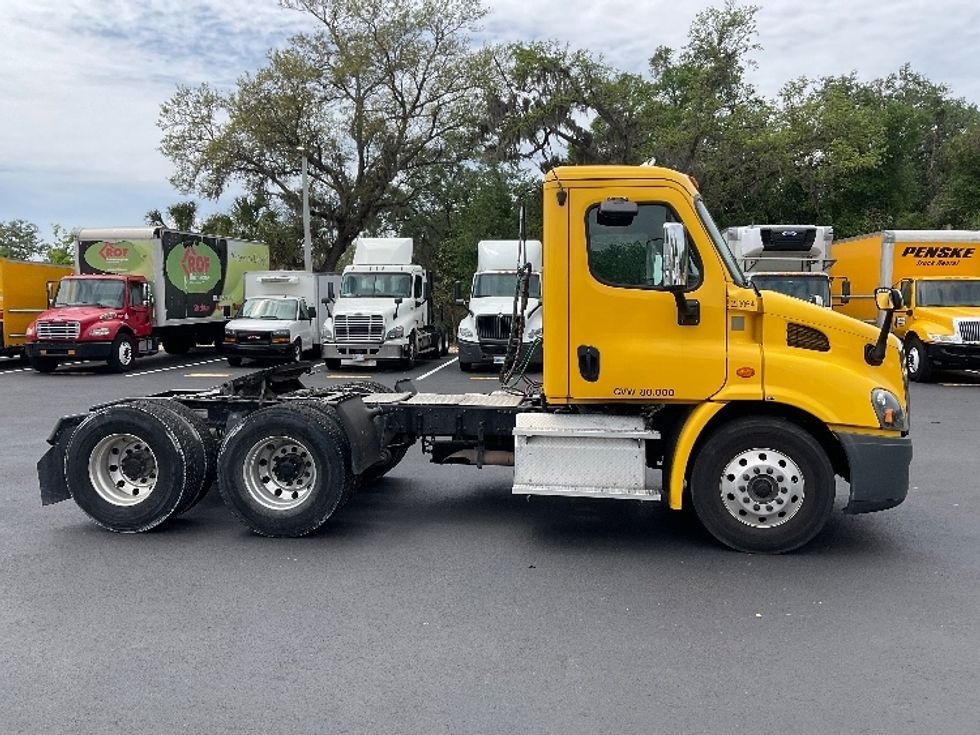 Day Cab Tractor-Heavy Duty Tractors-Freightliner-2019-Cascadia 11364ST-Tampa-FL-461,986\n\t\tmiles-$ 33,250 - Image 8