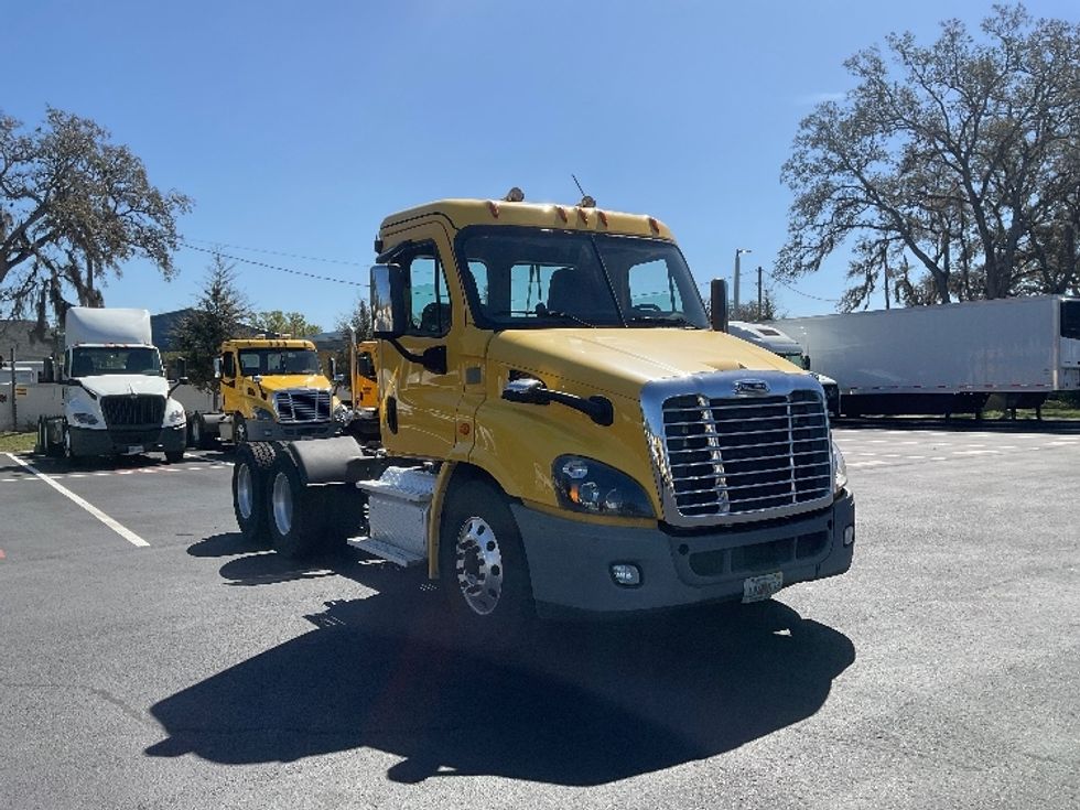 Day Cab Tractor-Heavy Duty Tractors-Freightliner-2019-Cascadia 11364ST-Tampa-FL-474,044\n\t\tmiles-$ 35,500 - Image 1