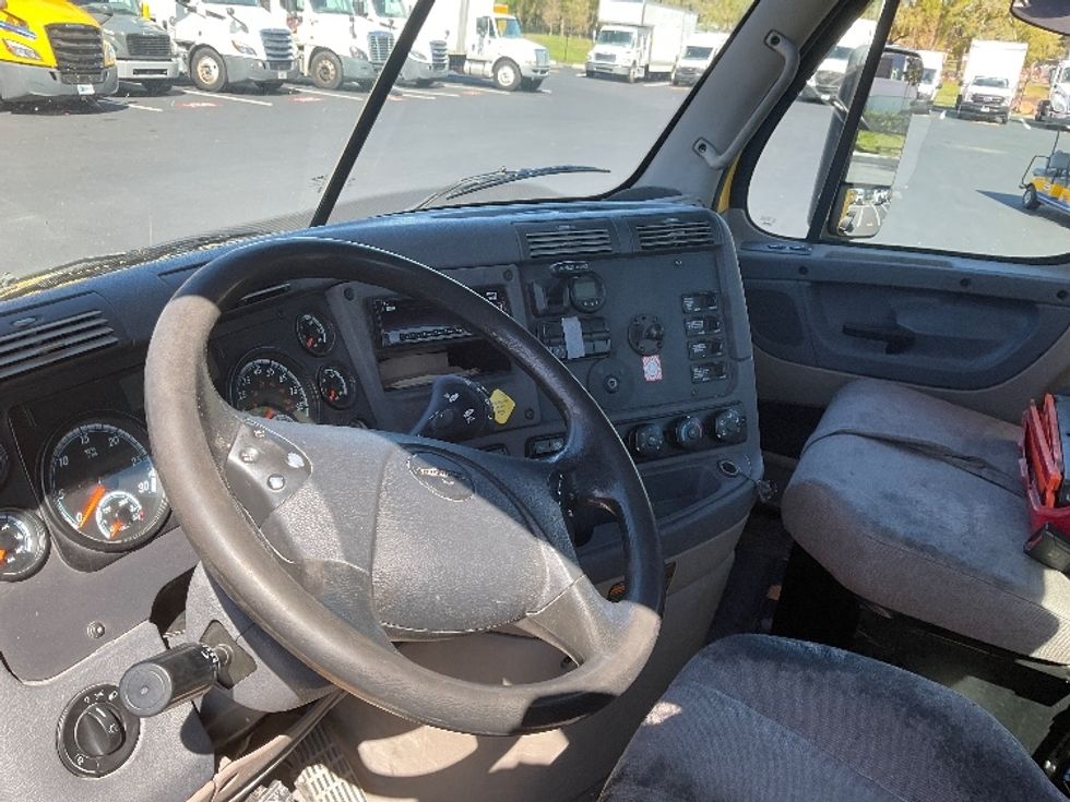Day Cab Tractor-Heavy Duty Tractors-Freightliner-2019-Cascadia 11364ST-Tampa-FL-474,044\n\t\tmiles-$ 35,500 - Image 10