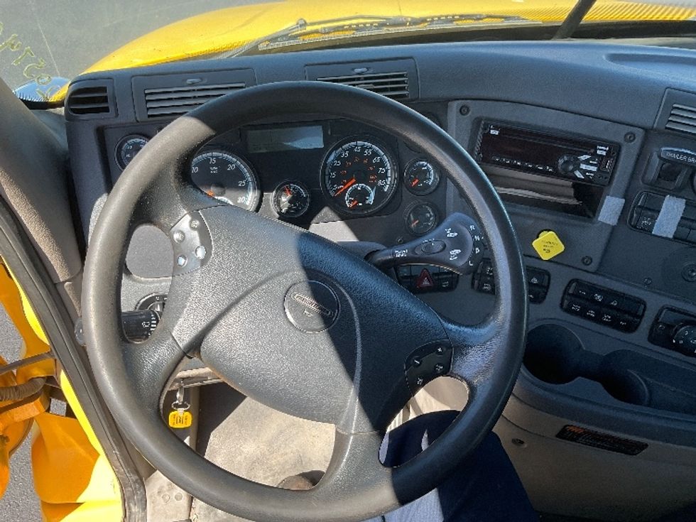 Day Cab Tractor-Heavy Duty Tractors-Freightliner-2019-Cascadia 11364ST-Tampa-FL-474,044\n\t\tmiles-$ 35,500 - Image 11