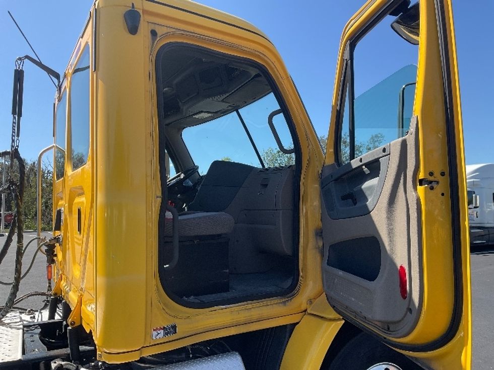 Day Cab Tractor-Heavy Duty Tractors-Freightliner-2019-Cascadia 11364ST-Tampa-FL-474,044\n\t\tmiles-$ 35,500 - Image 12