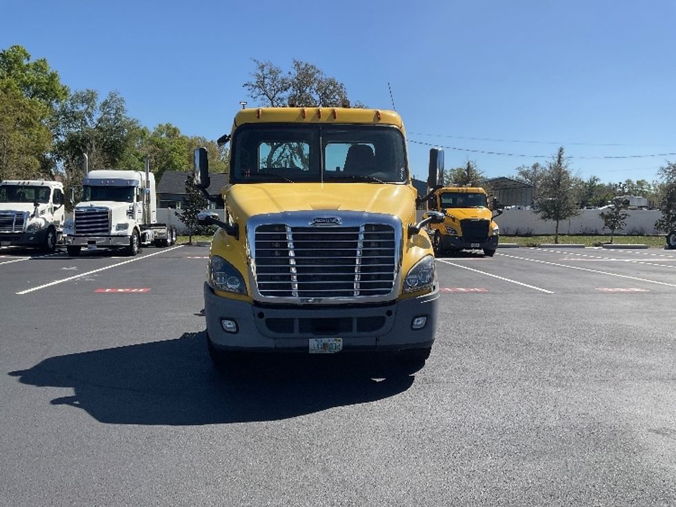 Day Cab Tractor-Heavy Duty Tractors-Freightliner-2019-Cascadia 11364ST-Tampa-FL-474,044\n\t\tmiles-$ 35,500 - Image 2