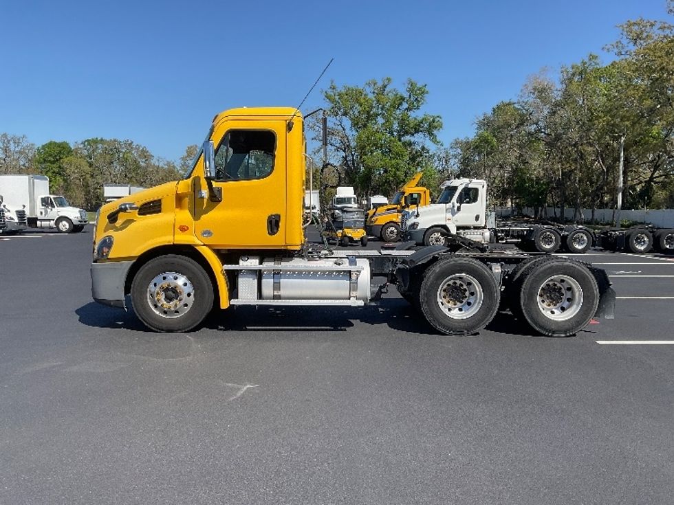 Day Cab Tractor-Heavy Duty Tractors-Freightliner-2019-Cascadia 11364ST-Tampa-FL-474,044\n\t\tmiles-$ 35,500 - Image 4