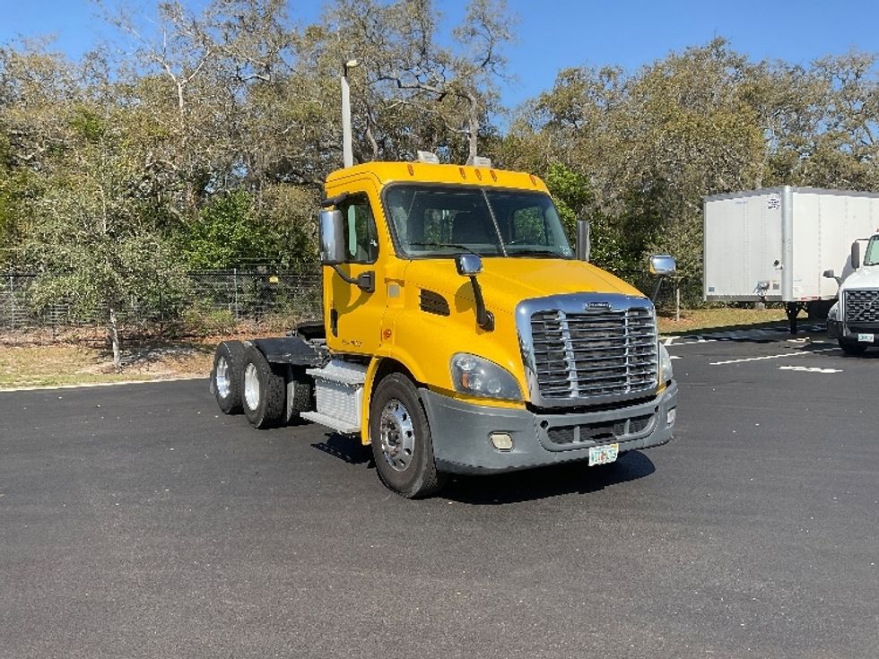 Day Cab Tractor-Heavy Duty Tractors-Freightliner-2019-Cascadia 11364ST-Tampa-FL-482,226\n\t\tmiles-$ 28,000 - Image 1