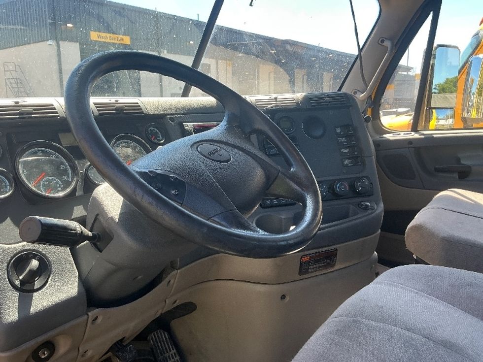 Day Cab Tractor-Heavy Duty Tractors-Freightliner-2019-Cascadia 11364ST-Tampa-FL-482,226\n\t\tmiles-$ 28,000 - Image 10