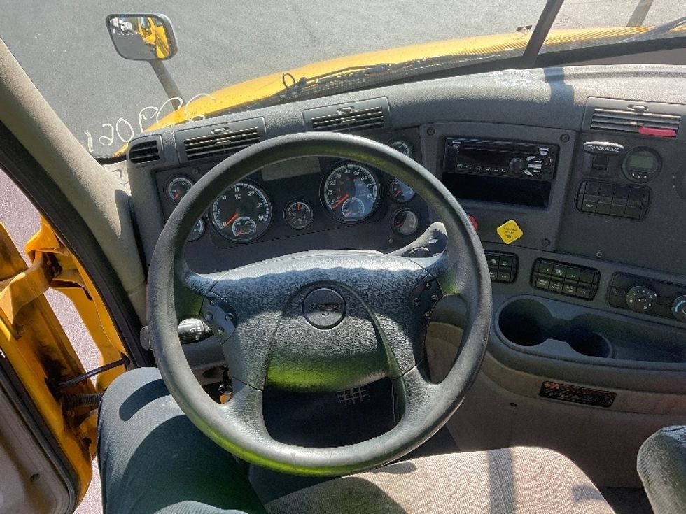 Day Cab Tractor-Heavy Duty Tractors-Freightliner-2019-Cascadia 11364ST-Tampa-FL-482,226\n\t\tmiles-$ 28,000 - Image 11