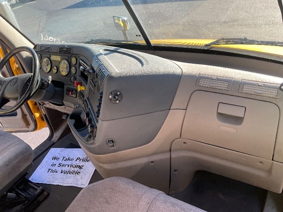 Day Cab Tractor-Heavy Duty Tractors-Freightliner-2019-Cascadia 11364ST-Tampa-FL-482,226\n\t\tmiles-$ 28,000 - Image 13