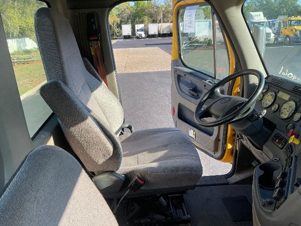 Day Cab Tractor-Heavy Duty Tractors-Freightliner-2019-Cascadia 11364ST-Tampa-FL-482,226\n\t\tmiles-$ 28,000 - Image 14