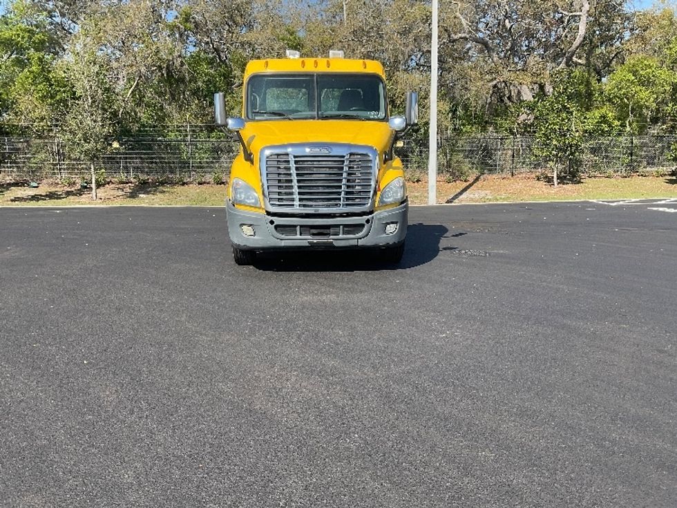 Day Cab Tractor-Heavy Duty Tractors-Freightliner-2019-Cascadia 11364ST-Tampa-FL-482,226\n\t\tmiles-$ 28,000 - Image 2