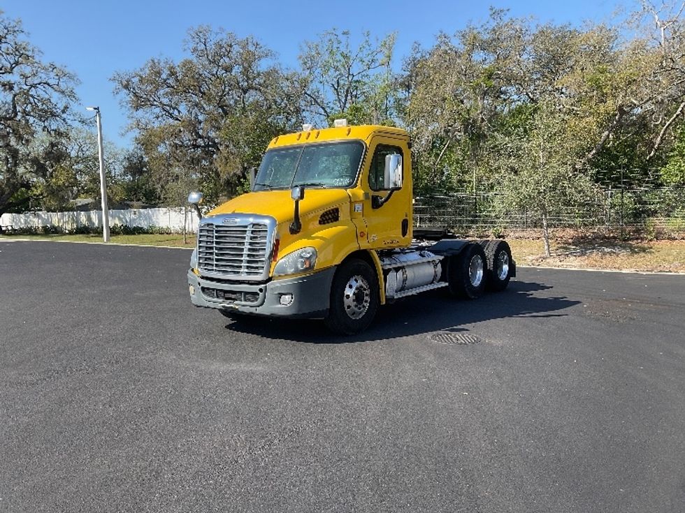 Day Cab Tractor-Heavy Duty Tractors-Freightliner-2019-Cascadia 11364ST-Tampa-FL-482,226\n\t\tmiles-$ 28,000 - Image 3