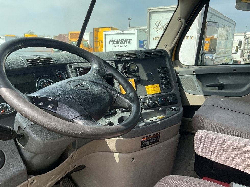 Day Cab Tractor-Heavy Duty Tractors-Freightliner-2019-Cascadia 11364ST-Torrance-CA-303,710\n\t\tmiles-$ 37,750 - Image 10