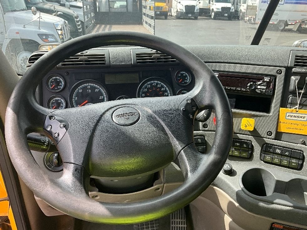 Day Cab Tractor-Heavy Duty Tractors-Freightliner-2019-Cascadia 11364ST-Torrance-CA-303,710\n\t\tmiles-$ 37,750 - Image 11