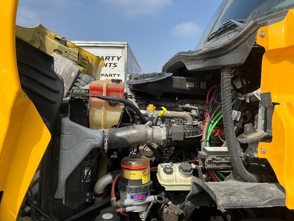 Day Cab Tractor-Heavy Duty Tractors-Freightliner-2019-Cascadia 11364ST-Torrance-CA-303,710\n\t\tmiles-$ 37,750 - Image 16