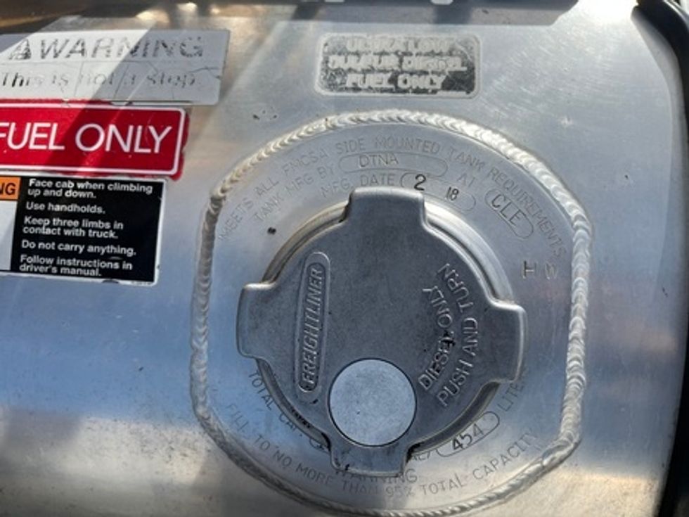 Day Cab Tractor-Heavy Duty Tractors-Freightliner-2019-Cascadia 11364ST-Torrance-CA-303,710\n\t\tmiles-$ 37,750 - Image 19