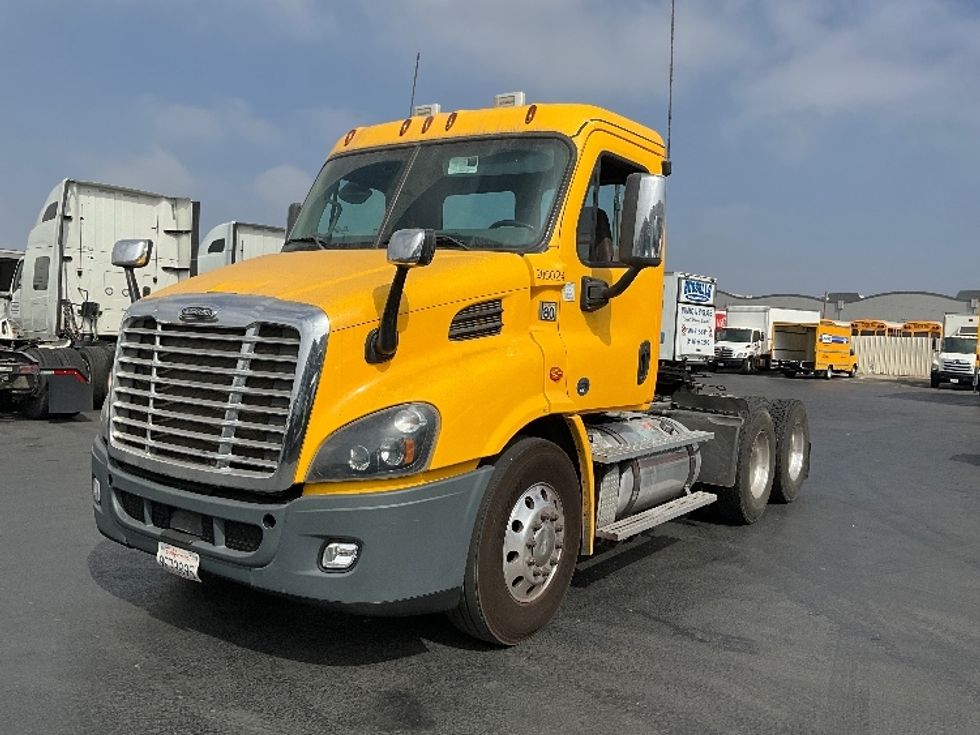 Day Cab Tractor-Heavy Duty Tractors-Freightliner-2019-Cascadia 11364ST-Torrance-CA-303,710\n\t\tmiles-$ 37,750 - Image 3