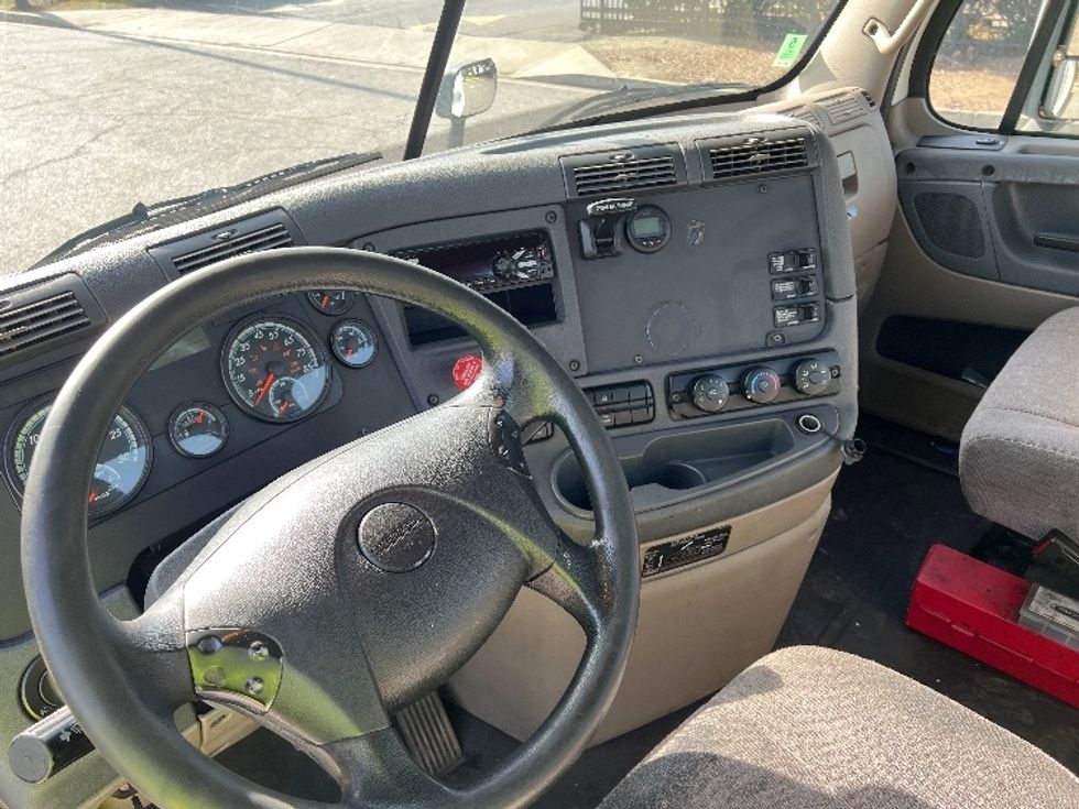 Day Cab Tractor-Heavy Duty Tractors-Freightliner-2019-Cascadia 11364ST-Torrance-CA-348,976\n\t\tmiles-$ 40,000 - Image 10