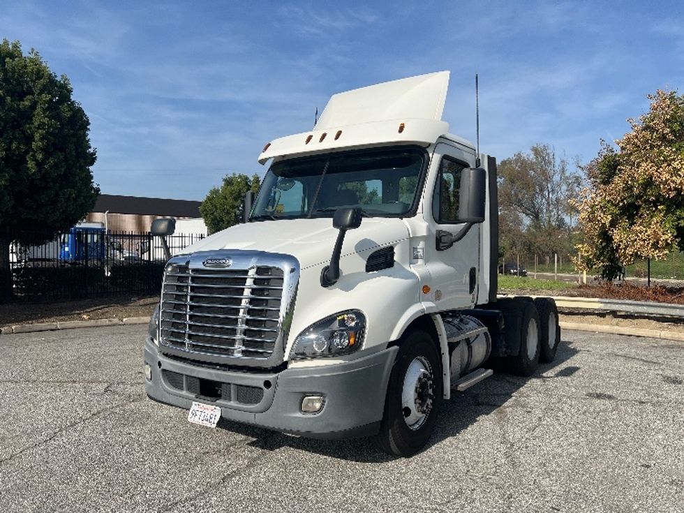 Day Cab Tractor-Heavy Duty Tractors-Freightliner-2019-Cascadia 11364ST-Torrance-CA-348,976\n\t\tmiles-$ 40,000 - Image 3