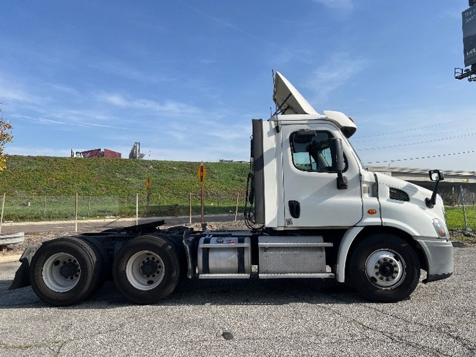 Day Cab Tractor-Heavy Duty Tractors-Freightliner-2019-Cascadia 11364ST-Torrance-CA-348,976\n\t\tmiles-$ 40,000 - Image 8