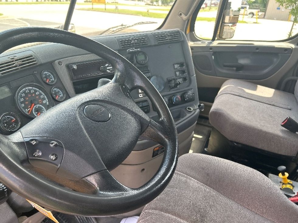 Day Cab Tractor-Heavy Duty Tractors-Freightliner-2019-Cascadia 11364ST-Tulsa-OK-267,031\n\t\tmiles-$ 39,250 - Image 10