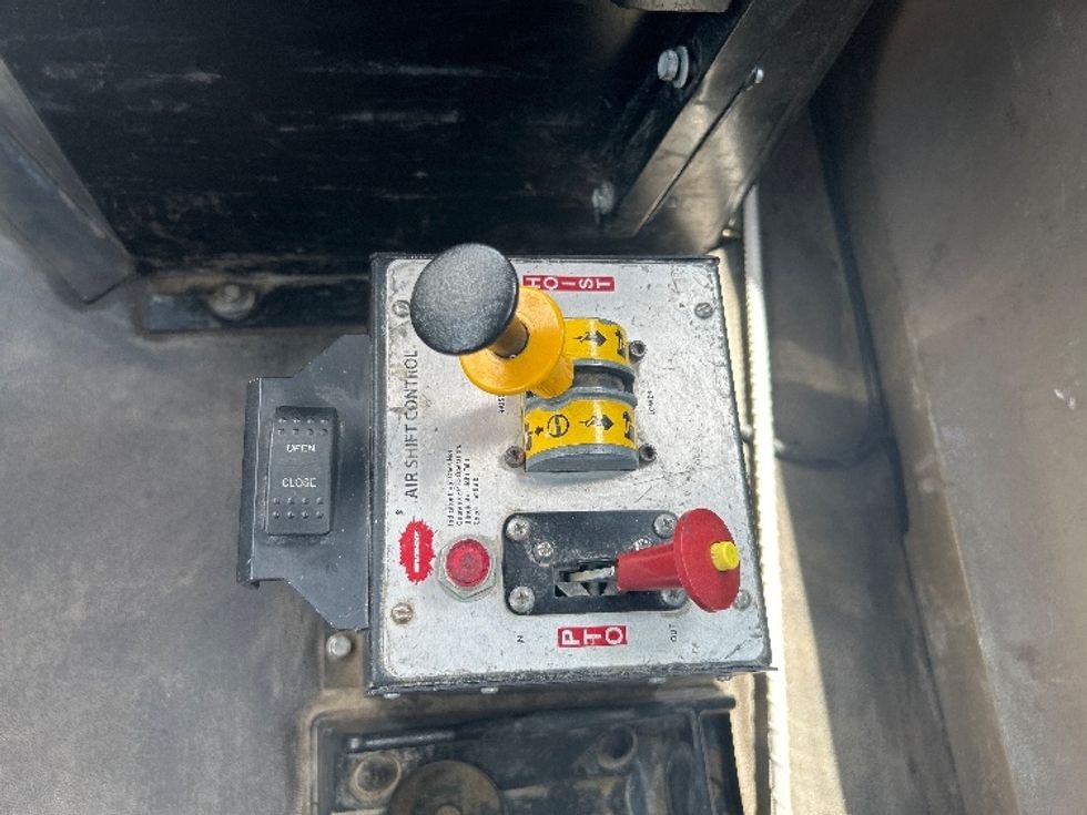 Day Cab Tractor-Heavy Duty Tractors-Freightliner-2019-Cascadia 11364ST-Tulsa-OK-267,031\n\t\tmiles-$ 39,250 - Image 19