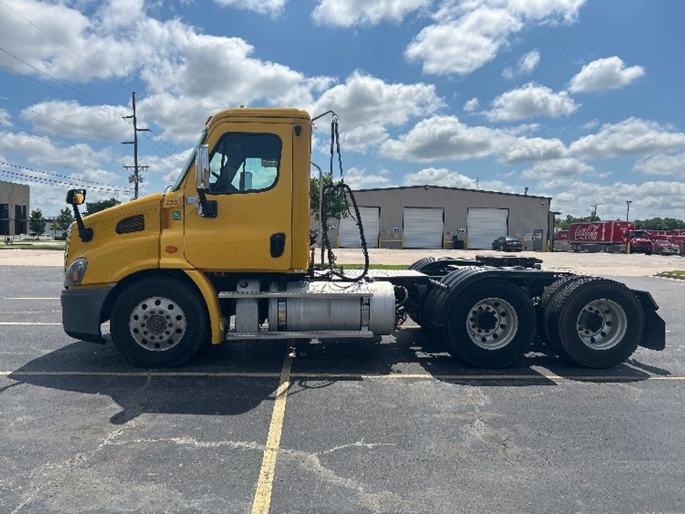 Day Cab Tractor-Heavy Duty Tractors-Freightliner-2019-Cascadia 11364ST-Tulsa-OK-267,031\n\t\tmiles-$ 39,250 - Image 4