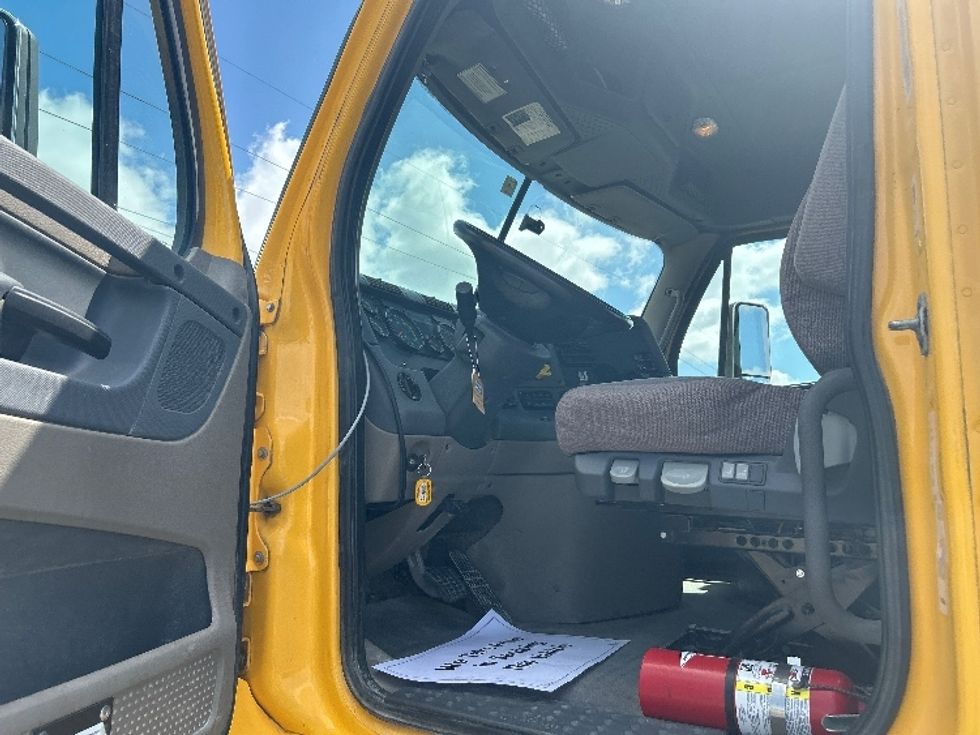 Day Cab Tractor-Heavy Duty Tractors-Freightliner-2019-Cascadia 11364ST-Tulsa-OK-267,031\n\t\tmiles-$ 39,250 - Image 9