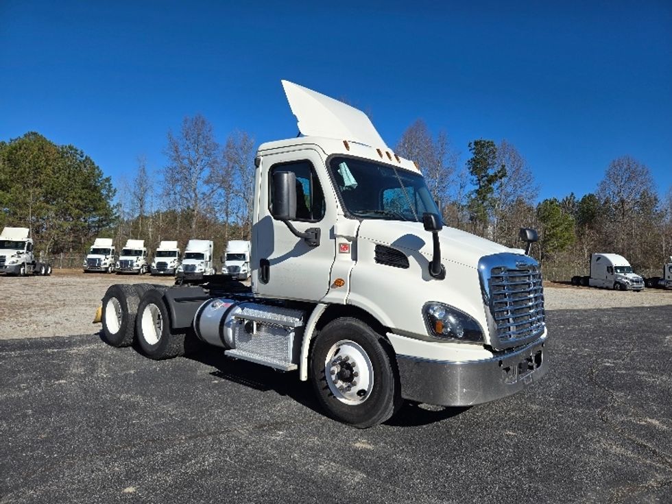 Day Cab Tractor-Heavy Duty Tractors-Freightliner-2019-Cascadia 11364ST-Villa Rica-GA-273,319\n\t\tmiles-$ 48,250 - Image 1