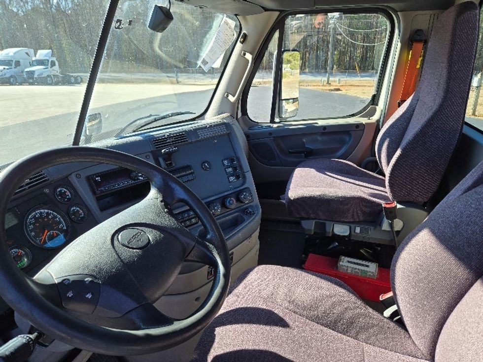 Day Cab Tractor-Heavy Duty Tractors-Freightliner-2019-Cascadia 11364ST-Villa Rica-GA-273,319\n\t\tmiles-$ 48,250 - Image 10