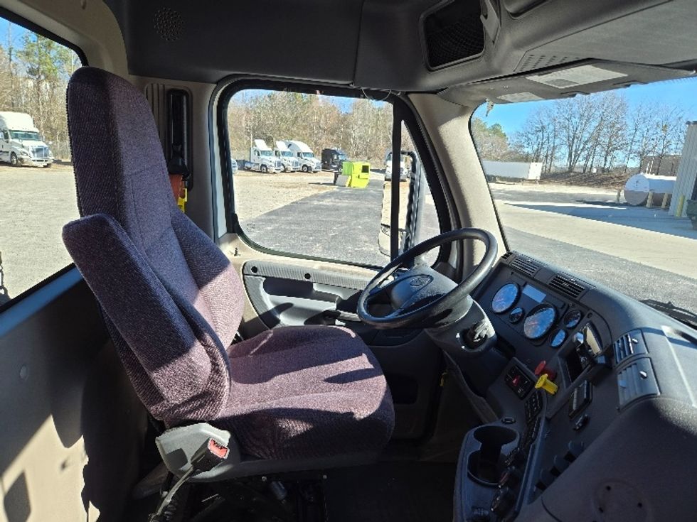 Day Cab Tractor-Heavy Duty Tractors-Freightliner-2019-Cascadia 11364ST-Villa Rica-GA-273,319\n\t\tmiles-$ 48,250 - Image 14