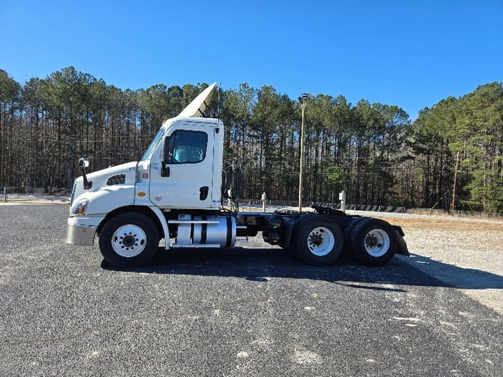 Day Cab Tractor-Heavy Duty Tractors-Freightliner-2019-Cascadia 11364ST-Villa Rica-GA-273,319\n\t\tmiles-$ 48,250 - Image 4