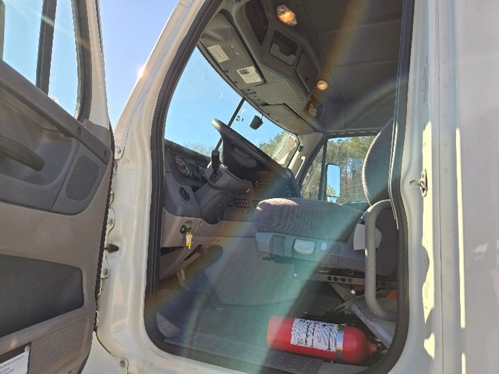 Day Cab Tractor-Heavy Duty Tractors-Freightliner-2019-Cascadia 11364ST-Villa Rica-GA-273,319\n\t\tmiles-$ 48,250 - Image 9