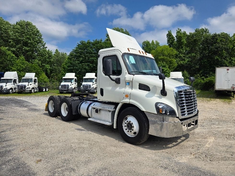 Day Cab Tractor-Heavy Duty Tractors-Freightliner-2019-Cascadia 11364ST-Villa Rica-GA-314,319\n\t\tmiles-$ 44,750 - Image 1