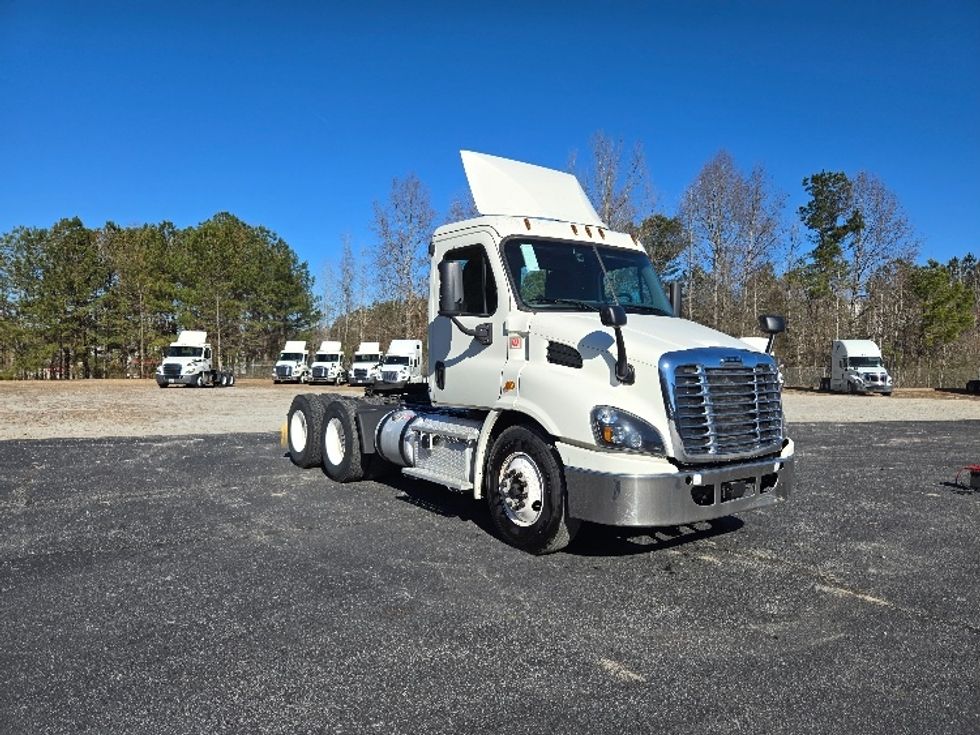 Day Cab Tractor-Heavy Duty Tractors-Freightliner-2019-Cascadia 11364ST-Villa Rica-GA-317,911\n\t\tmiles-$ 45,750 - Image 1