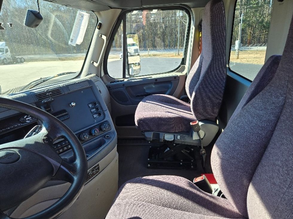 Day Cab Tractor-Heavy Duty Tractors-Freightliner-2019-Cascadia 11364ST-Villa Rica-GA-317,911\n\t\tmiles-$ 45,750 - Image 10