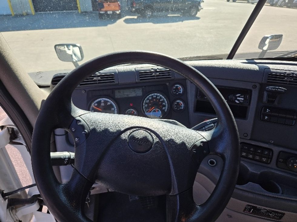 Day Cab Tractor-Heavy Duty Tractors-Freightliner-2019-Cascadia 11364ST-Villa Rica-GA-317,911\n\t\tmiles-$ 45,750 - Image 11