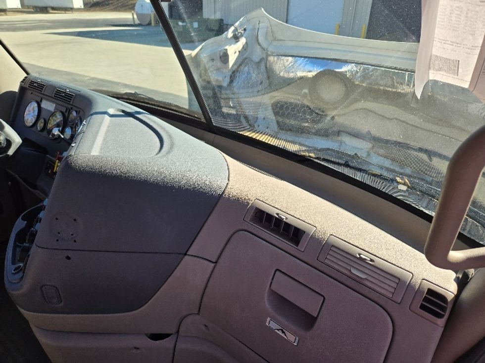 Day Cab Tractor-Heavy Duty Tractors-Freightliner-2019-Cascadia 11364ST-Villa Rica-GA-317,911\n\t\tmiles-$ 45,750 - Image 13