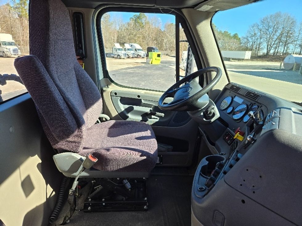 Day Cab Tractor-Heavy Duty Tractors-Freightliner-2019-Cascadia 11364ST-Villa Rica-GA-317,911\n\t\tmiles-$ 45,750 - Image 14