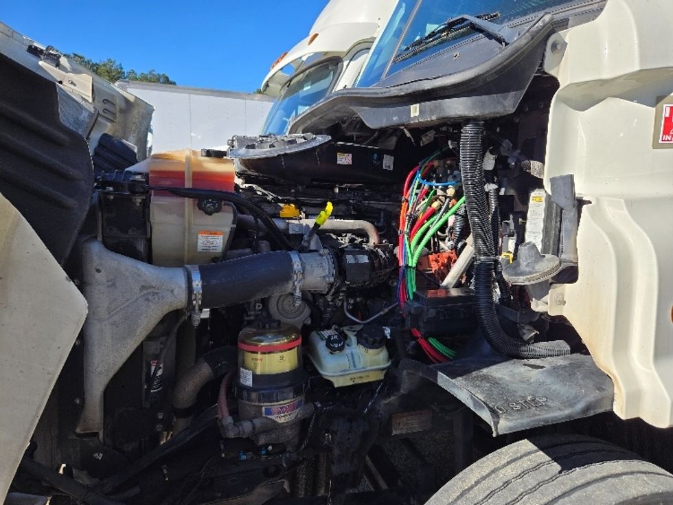 Day Cab Tractor-Heavy Duty Tractors-Freightliner-2019-Cascadia 11364ST-Villa Rica-GA-317,911\n\t\tmiles-$ 45,750 - Image 16