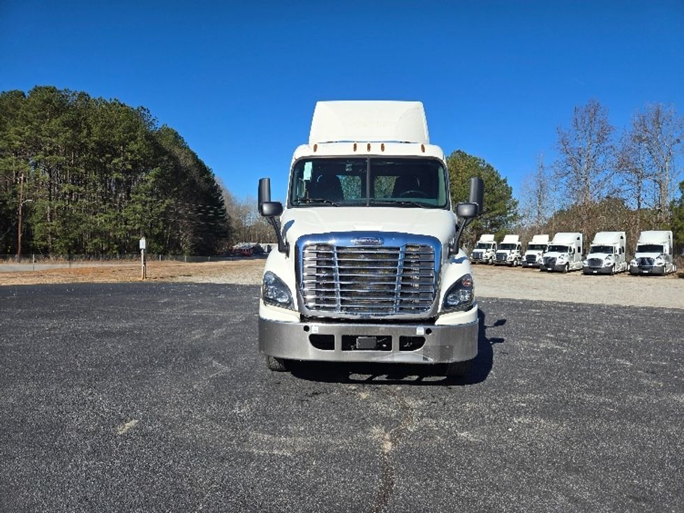 Day Cab Tractor-Heavy Duty Tractors-Freightliner-2019-Cascadia 11364ST-Villa Rica-GA-317,911\n\t\tmiles-$ 45,750 - Image 2