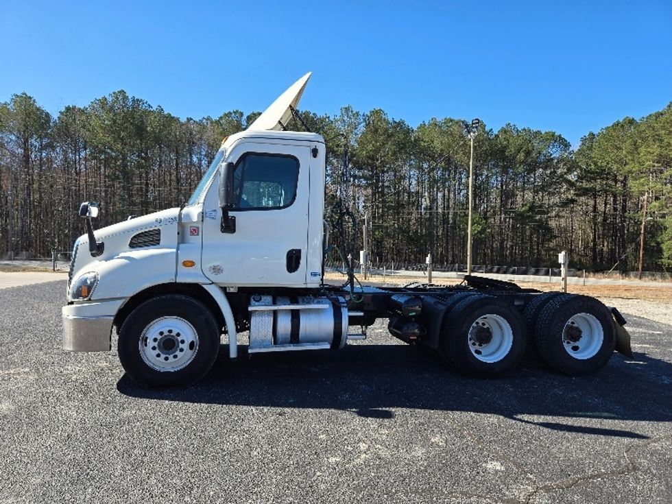 Day Cab Tractor-Heavy Duty Tractors-Freightliner-2019-Cascadia 11364ST-Villa Rica-GA-317,911\n\t\tmiles-$ 45,750 - Image 4