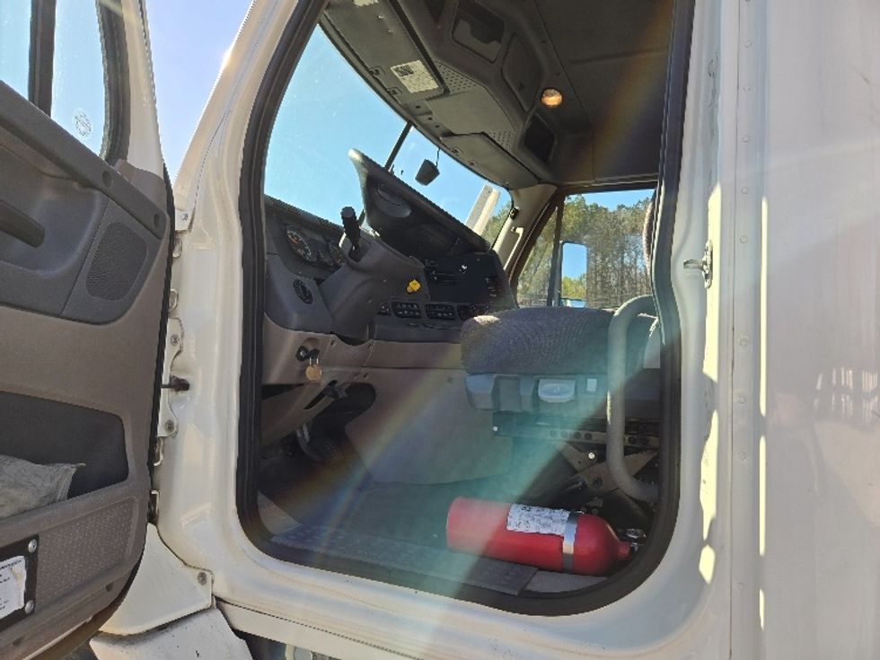 Day Cab Tractor-Heavy Duty Tractors-Freightliner-2019-Cascadia 11364ST-Villa Rica-GA-317,911\n\t\tmiles-$ 45,750 - Image 9