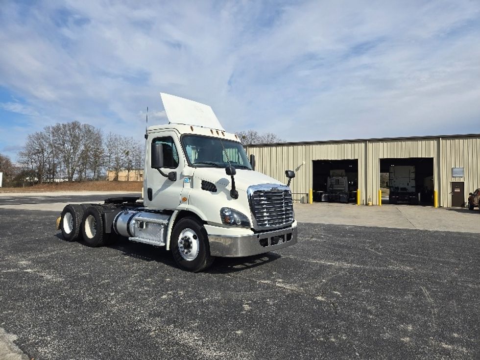 Day Cab Tractor-Heavy Duty Tractors-Freightliner-2019-Cascadia 11364ST-Villa Rica-GA-318,135\n\t\tmiles-$ 45,750 - Image 1