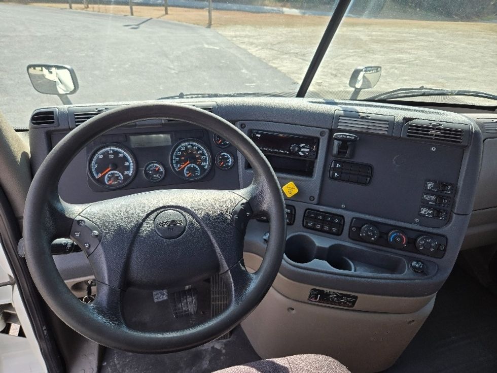 Day Cab Tractor-Heavy Duty Tractors-Freightliner-2019-Cascadia 11364ST-Villa Rica-GA-318,135\n\t\tmiles-$ 45,750 - Image 10