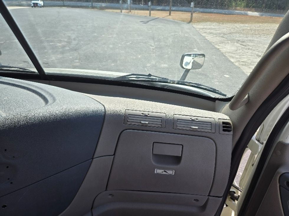 Day Cab Tractor-Heavy Duty Tractors-Freightliner-2019-Cascadia 11364ST-Villa Rica-GA-318,135\n\t\tmiles-$ 45,750 - Image 13