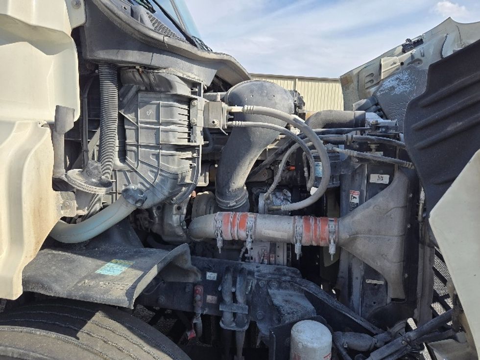 Day Cab Tractor-Heavy Duty Tractors-Freightliner-2019-Cascadia 11364ST-Villa Rica-GA-318,135\n\t\tmiles-$ 45,750 - Image 15