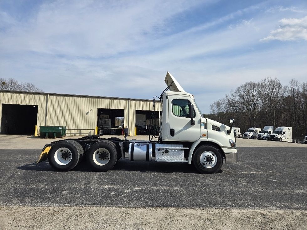 Day Cab Tractor-Heavy Duty Tractors-Freightliner-2019-Cascadia 11364ST-Villa Rica-GA-318,135\n\t\tmiles-$ 45,750 - Image 8