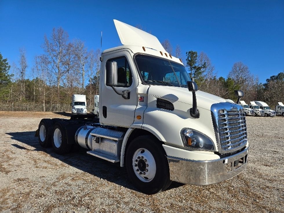 Day Cab Tractor-Heavy Duty Tractors-Freightliner-2019-Cascadia 11364ST-Villa Rica-GA-323,436\n\t\tmiles-$ 45,500 - Image 1